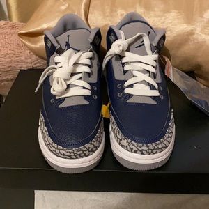 GEORGETOWN Air Jordan 3s Retro (GS) size 6